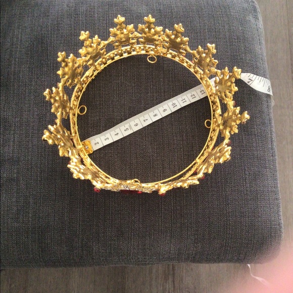 Metal gold crown with ruby jewels - Picture 3 of 8